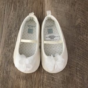 Girls infant size 9-12 months off white shoes